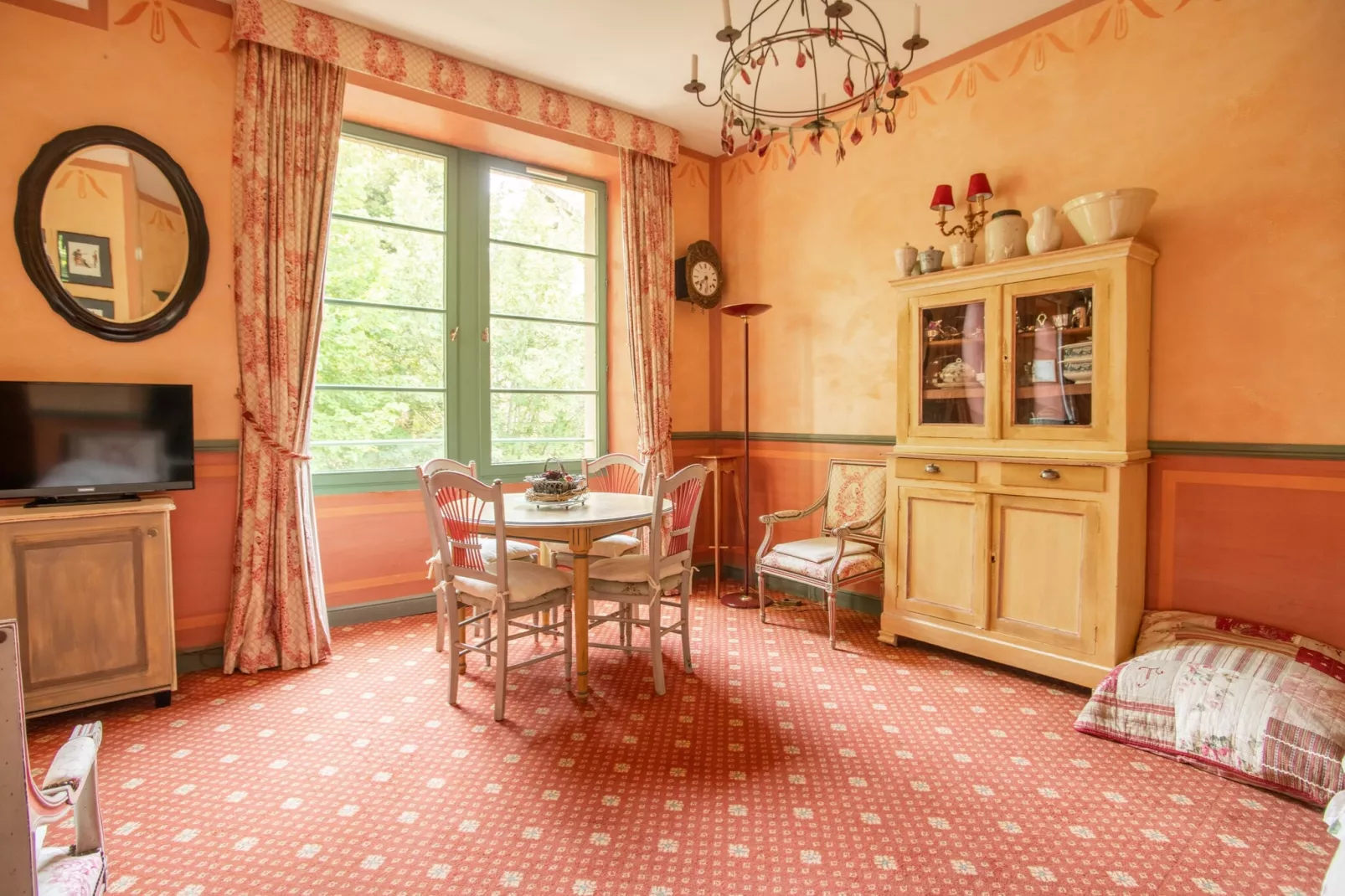 Au château près du Ventoux III-Dining room