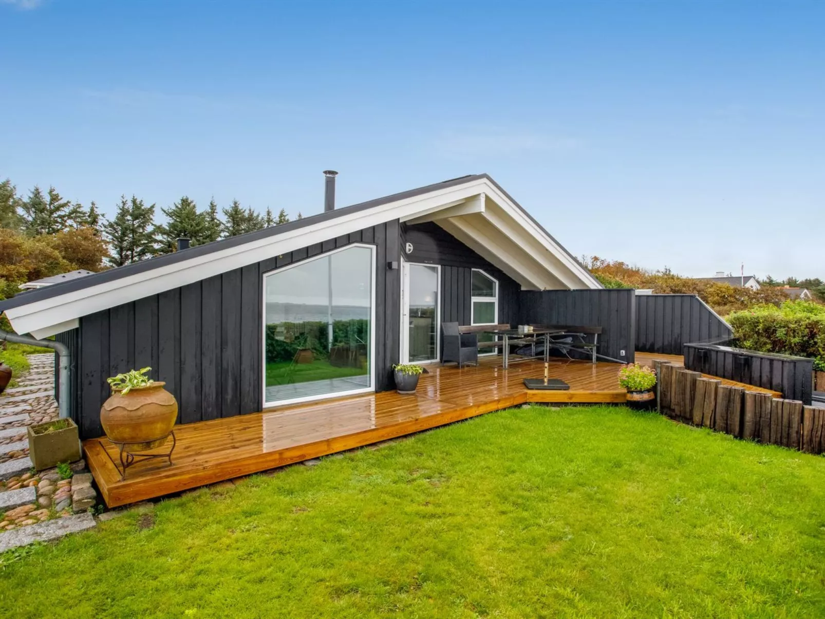 "Holmwith" - 50m from the sea