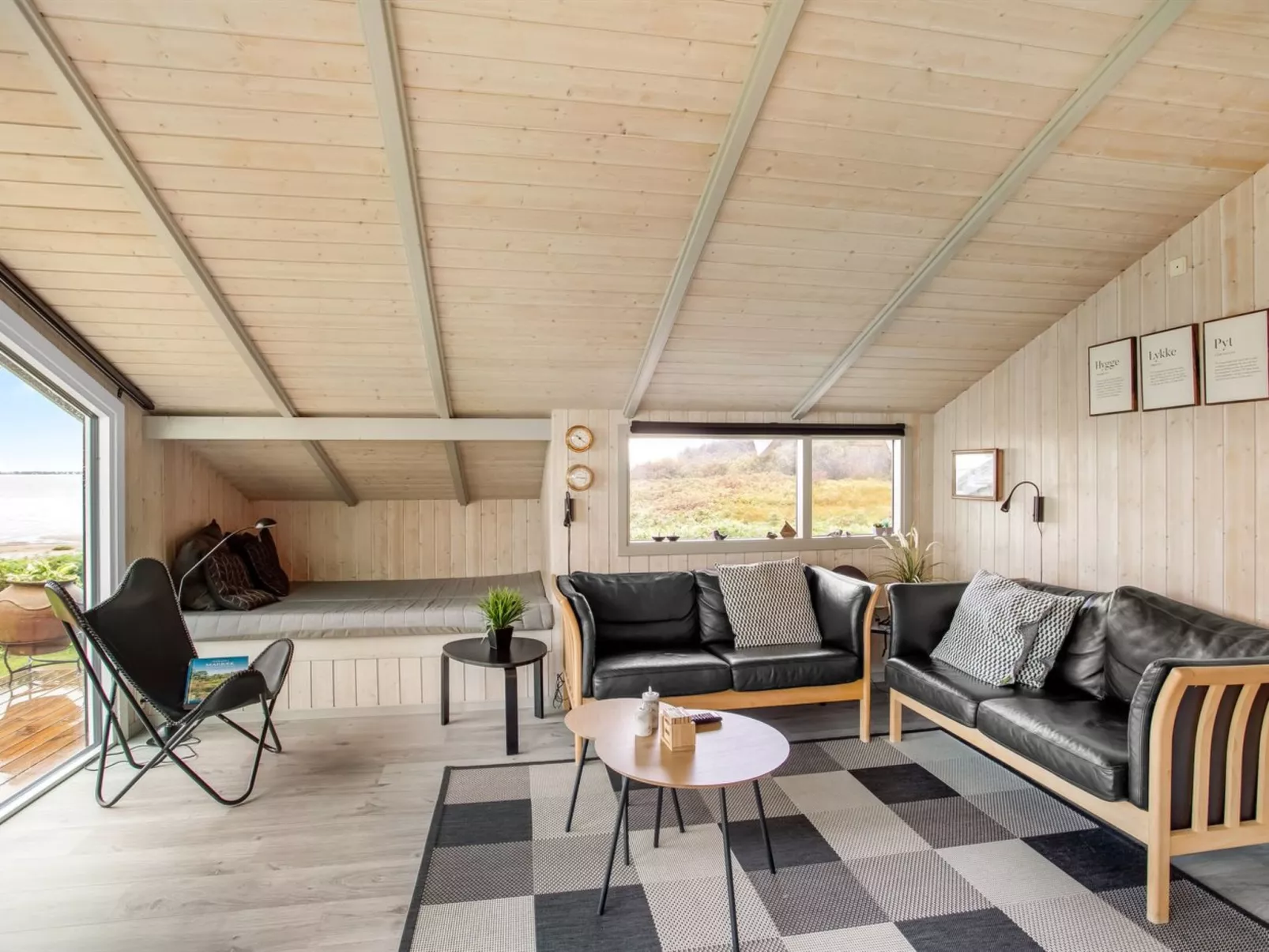 "Holmwith" - 50m from the sea-Inside