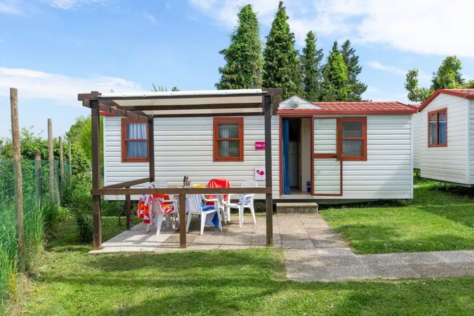 Caravanpark San Benedetto Camping Relais Peschiera / MH 4/5 / Chalet-Exterior summer