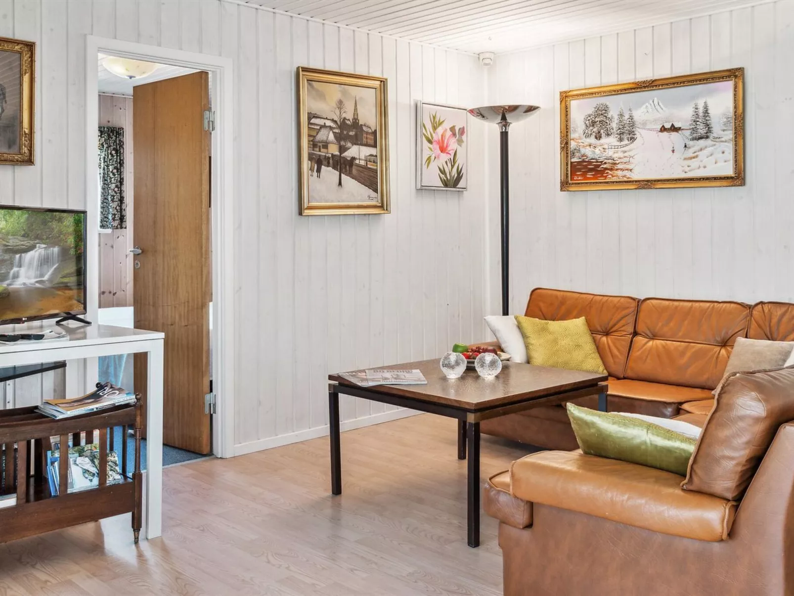"Fenja" - 1.2km from the sea-Inside