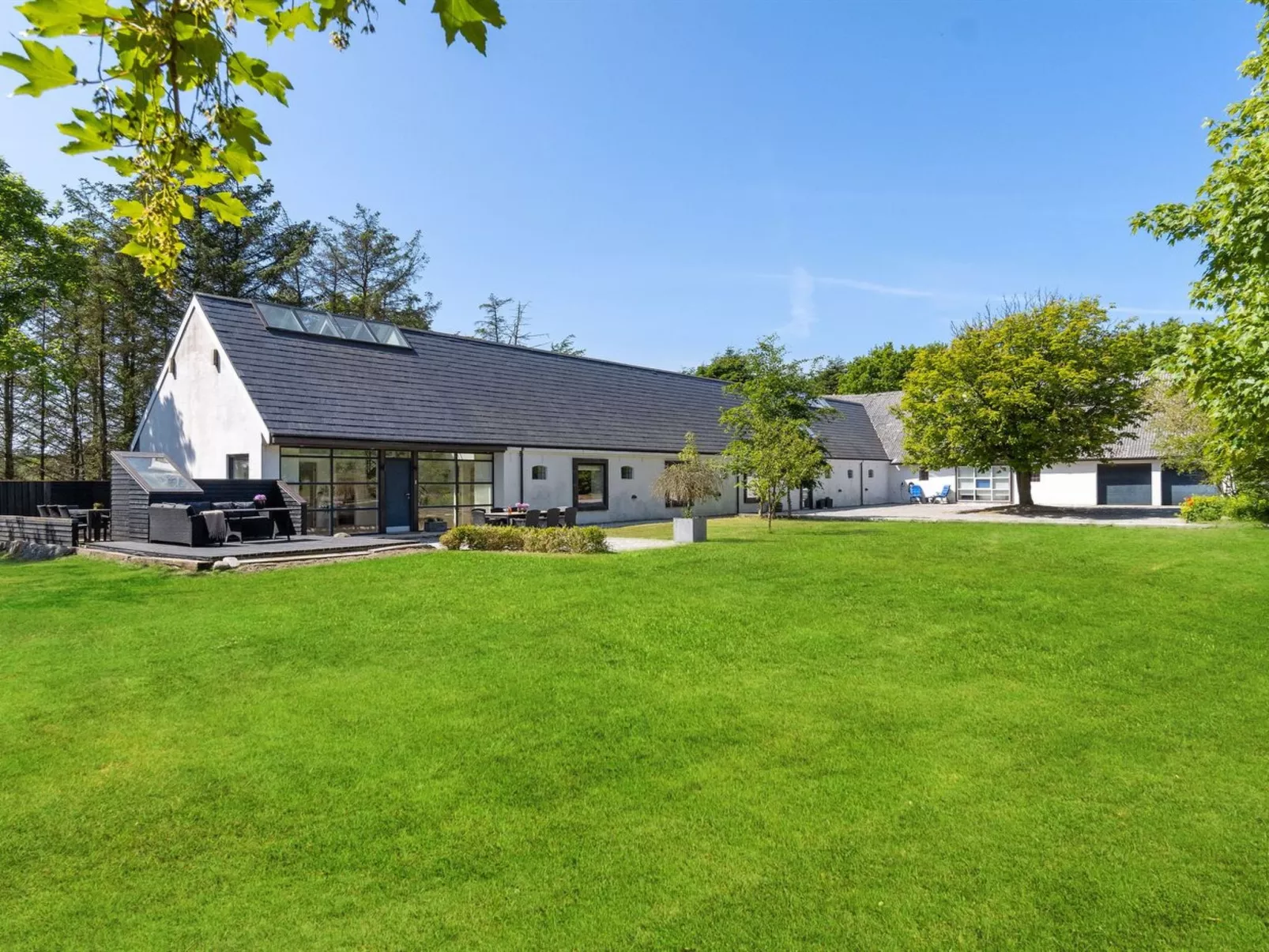 "Thilo" - 2.3km from the sea