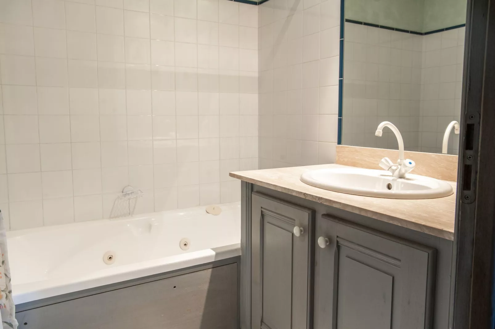 Au château près du Ventoux III-Bathroom