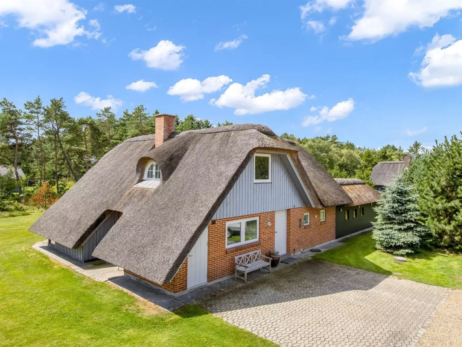 "Arja" - 2.2km from the sea-Outside