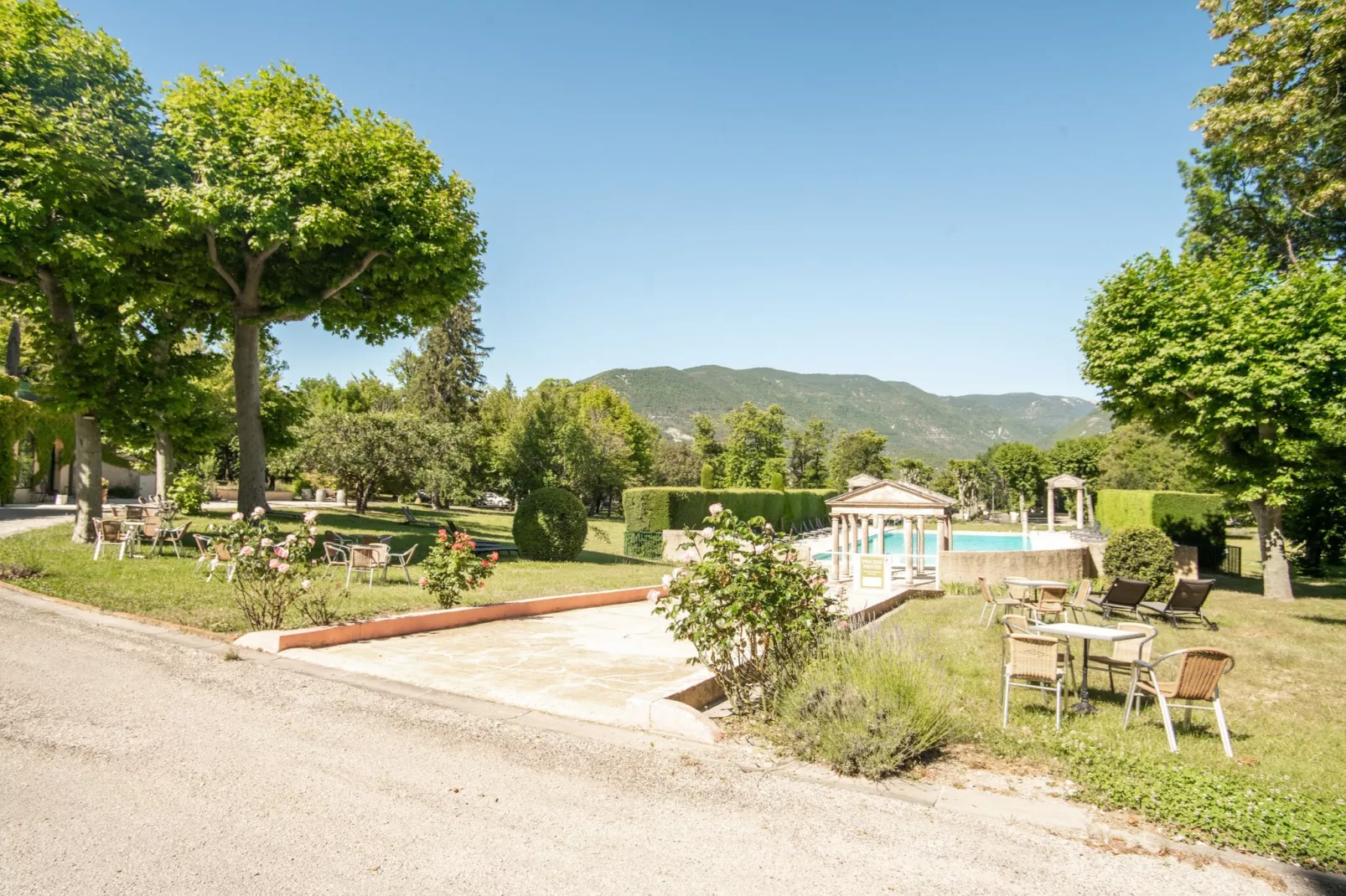 Au château près du Ventoux III-Gardens summer