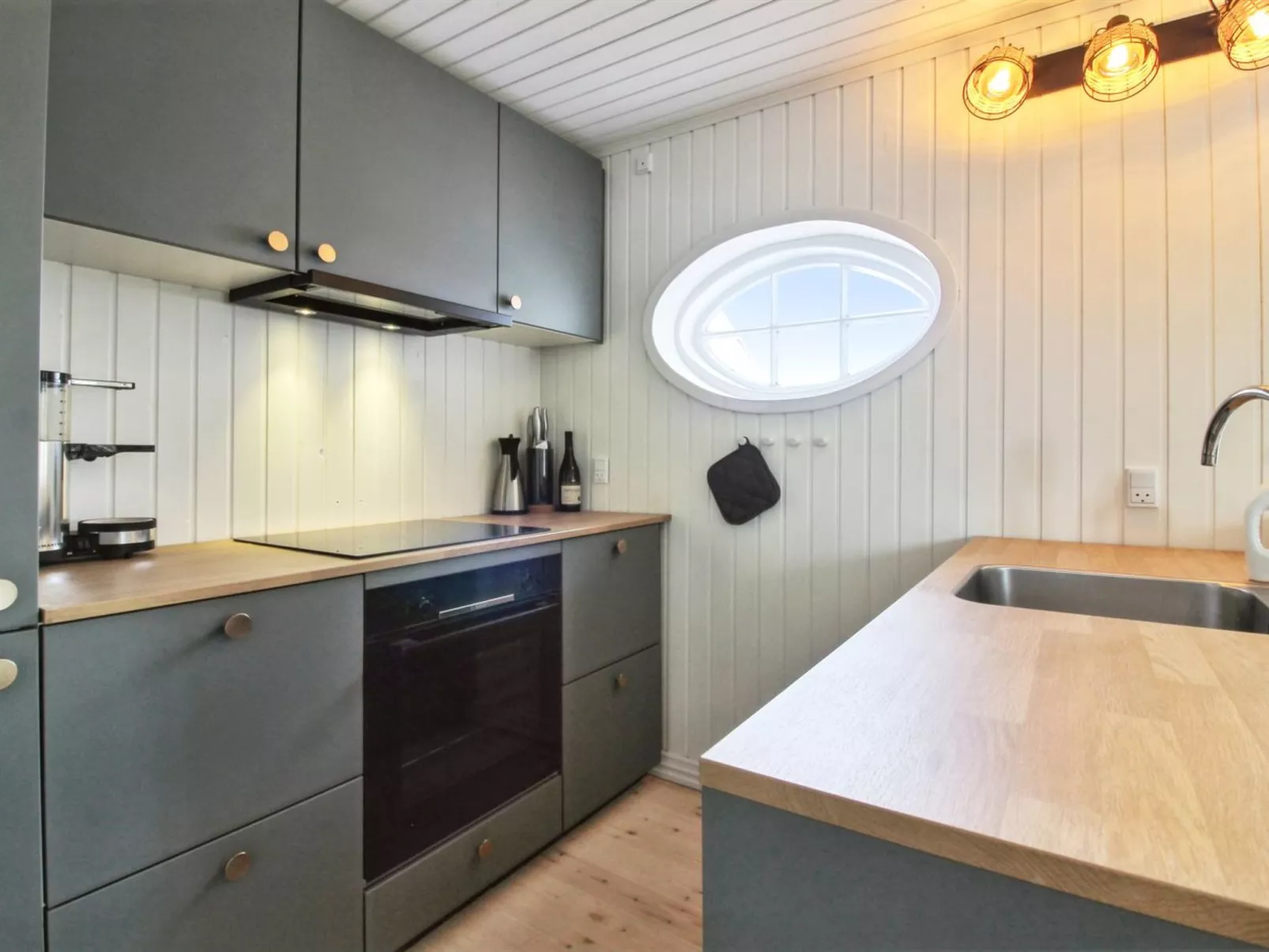 "Edmond" - 150m from the sea-Inside