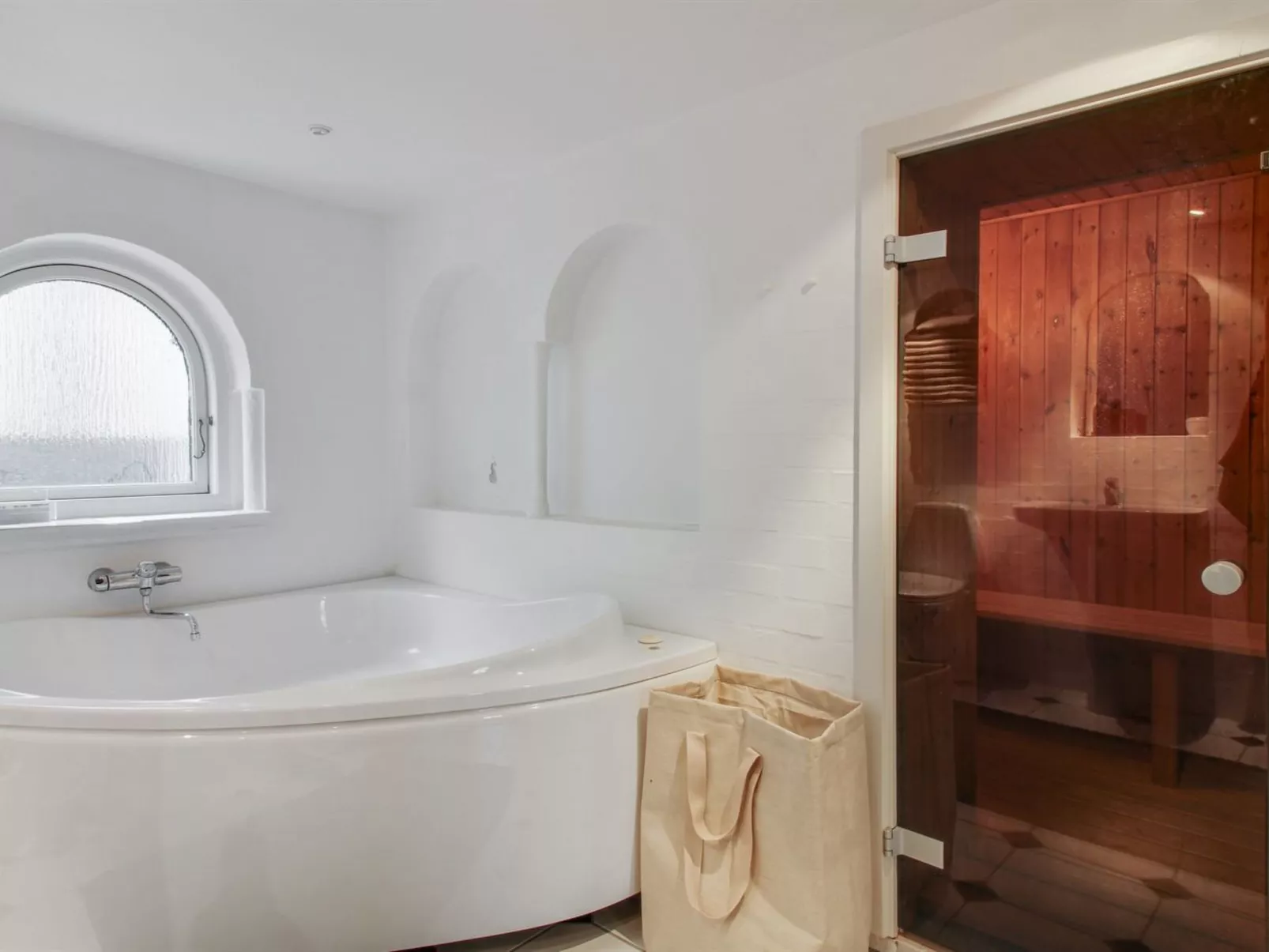 "Edmond" - 150m from the sea-Inside