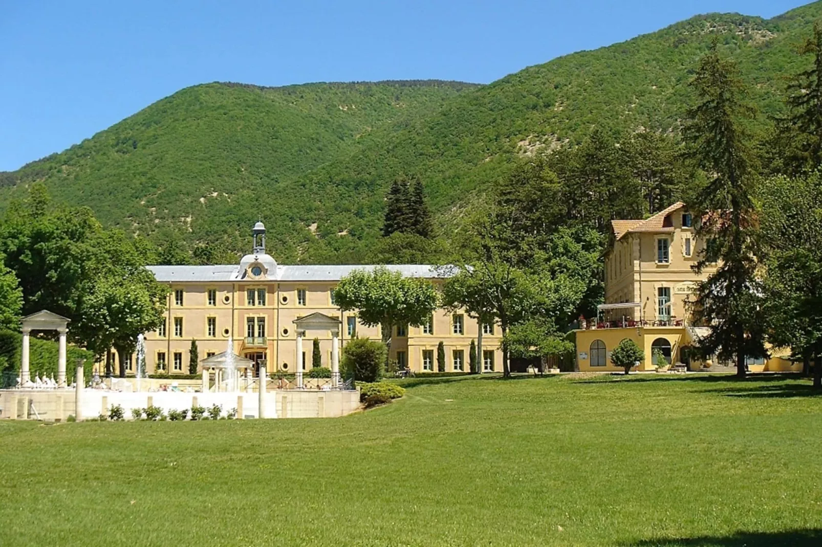 Au château près du Ventoux V-Exterior summer