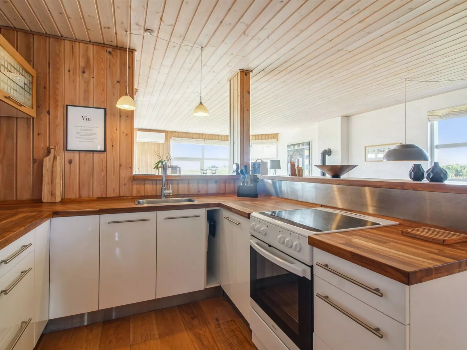 "Thomsen" - 475m from the sea-Inside