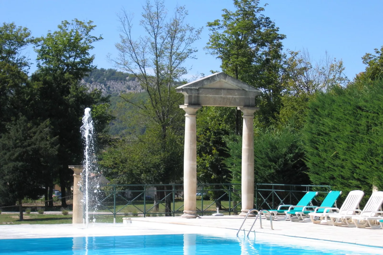 Au château près du Ventoux V-Pool