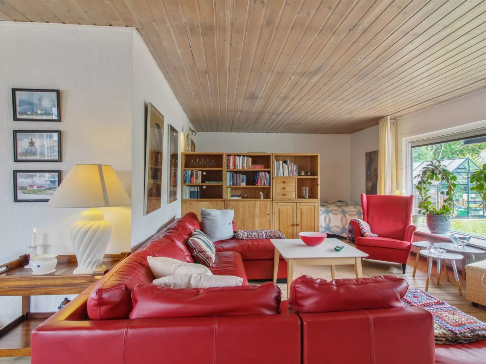 "Ellanor" - 1.4km from the sea-Inside