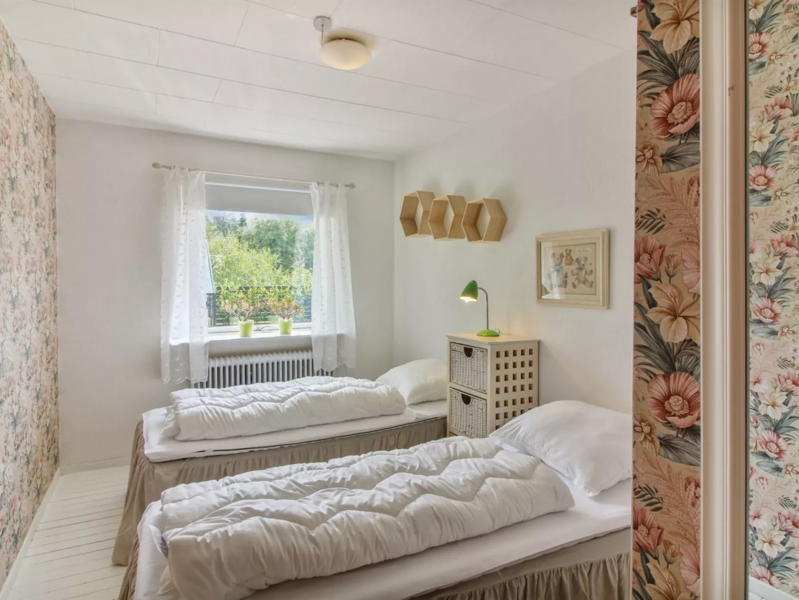"Ellanor" - 1.4km from the sea-Inside