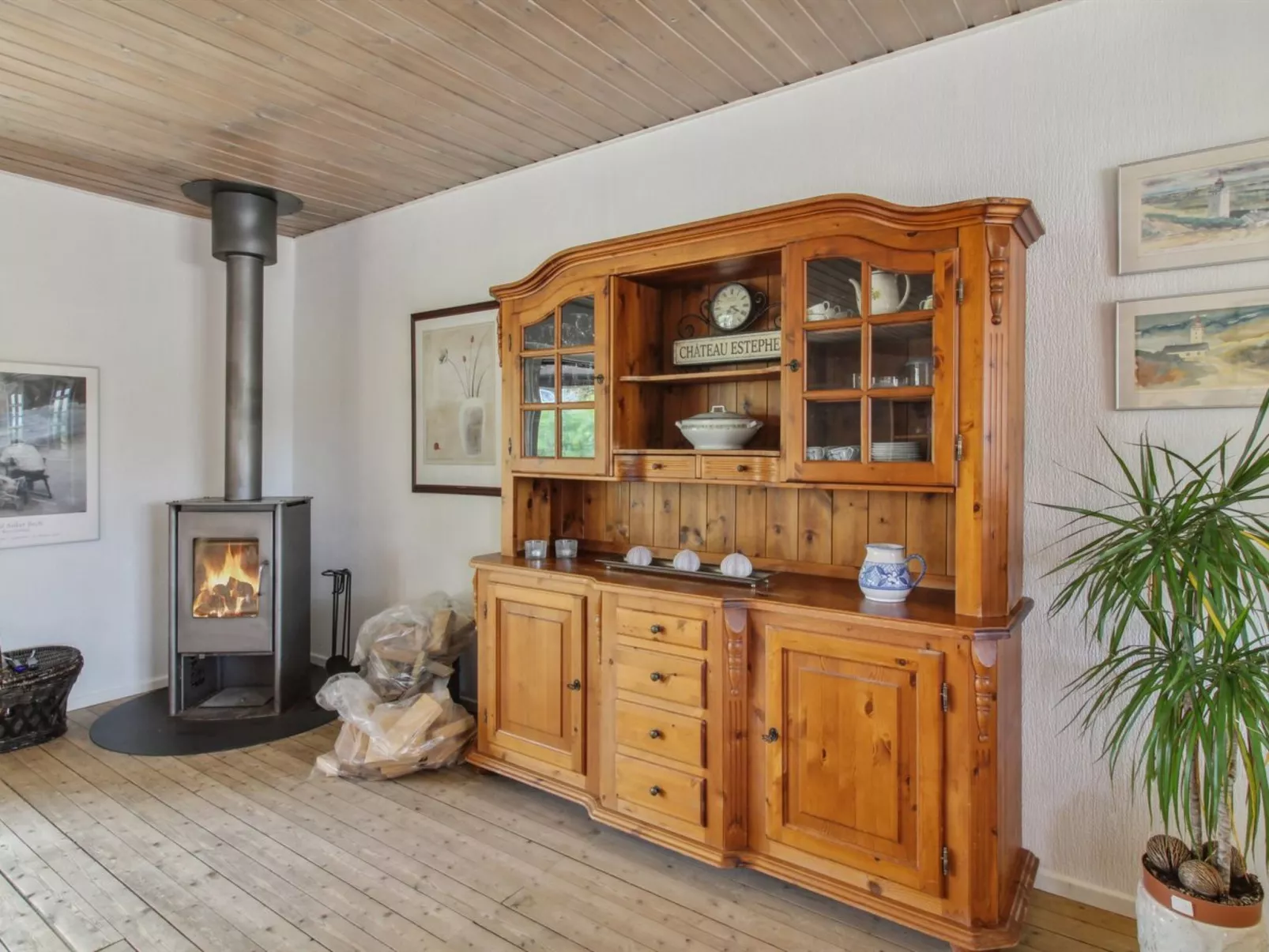 "Ellanor" - 1.4km from the sea-Inside