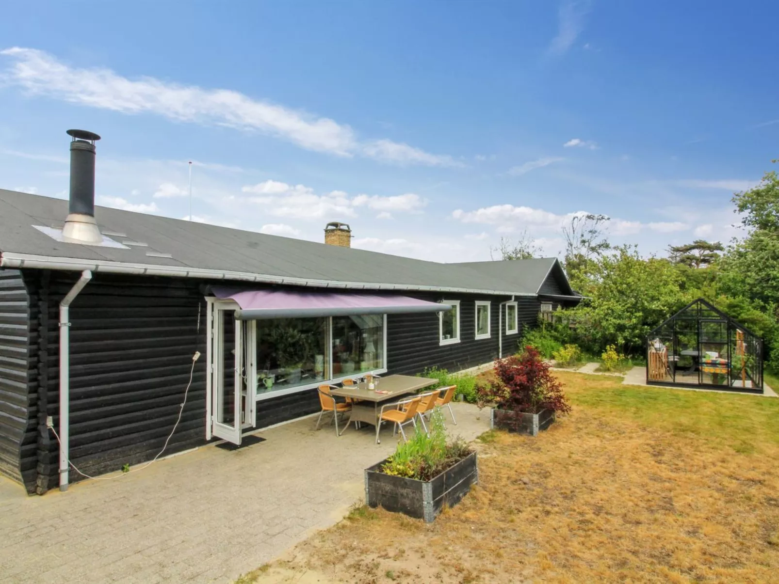 "Ellanor" - 1.4km from the sea-Outside