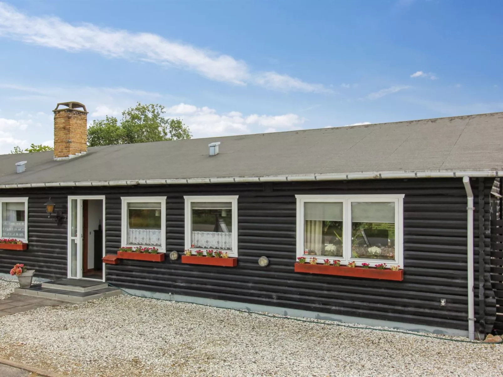 "Ellanor" - 1.4km from the sea-Outside