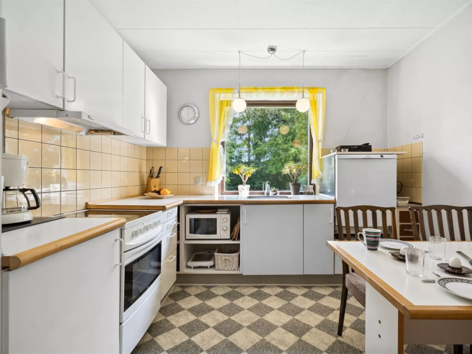 "Magh" - 9.8km from the sea-Inside