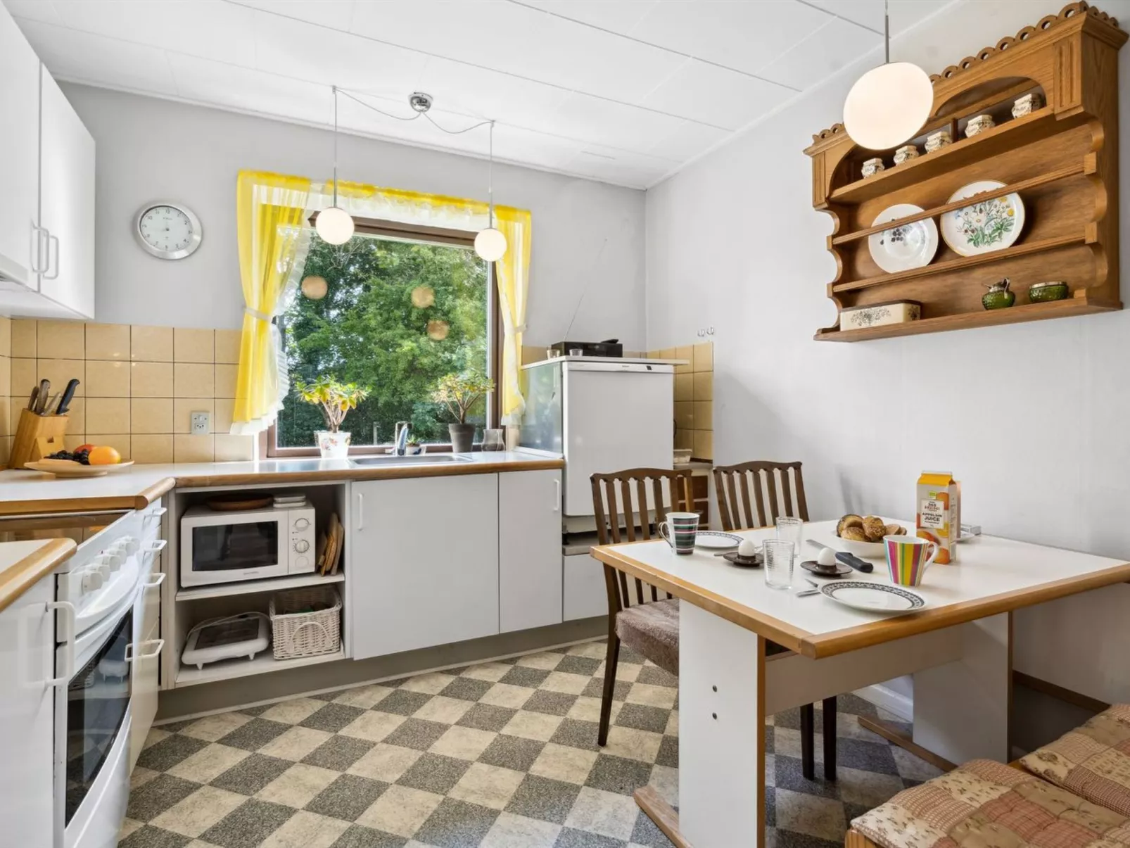 "Magh" - 9.8km from the sea-Inside