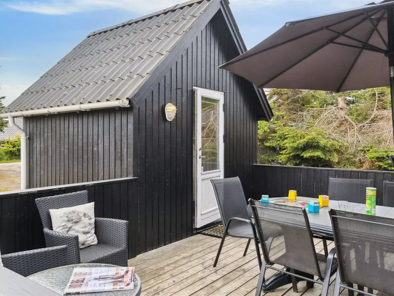 "Hallveig" - 1.1km from the sea-Inside