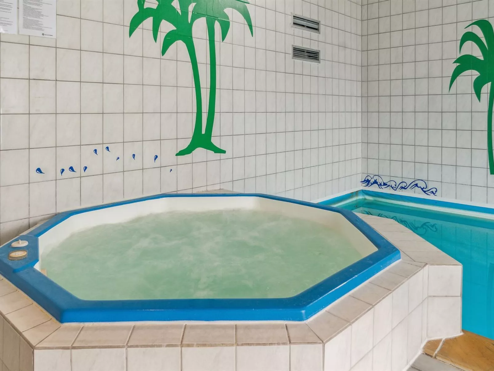 "Hallveig" - 1.1km from the sea-Inside