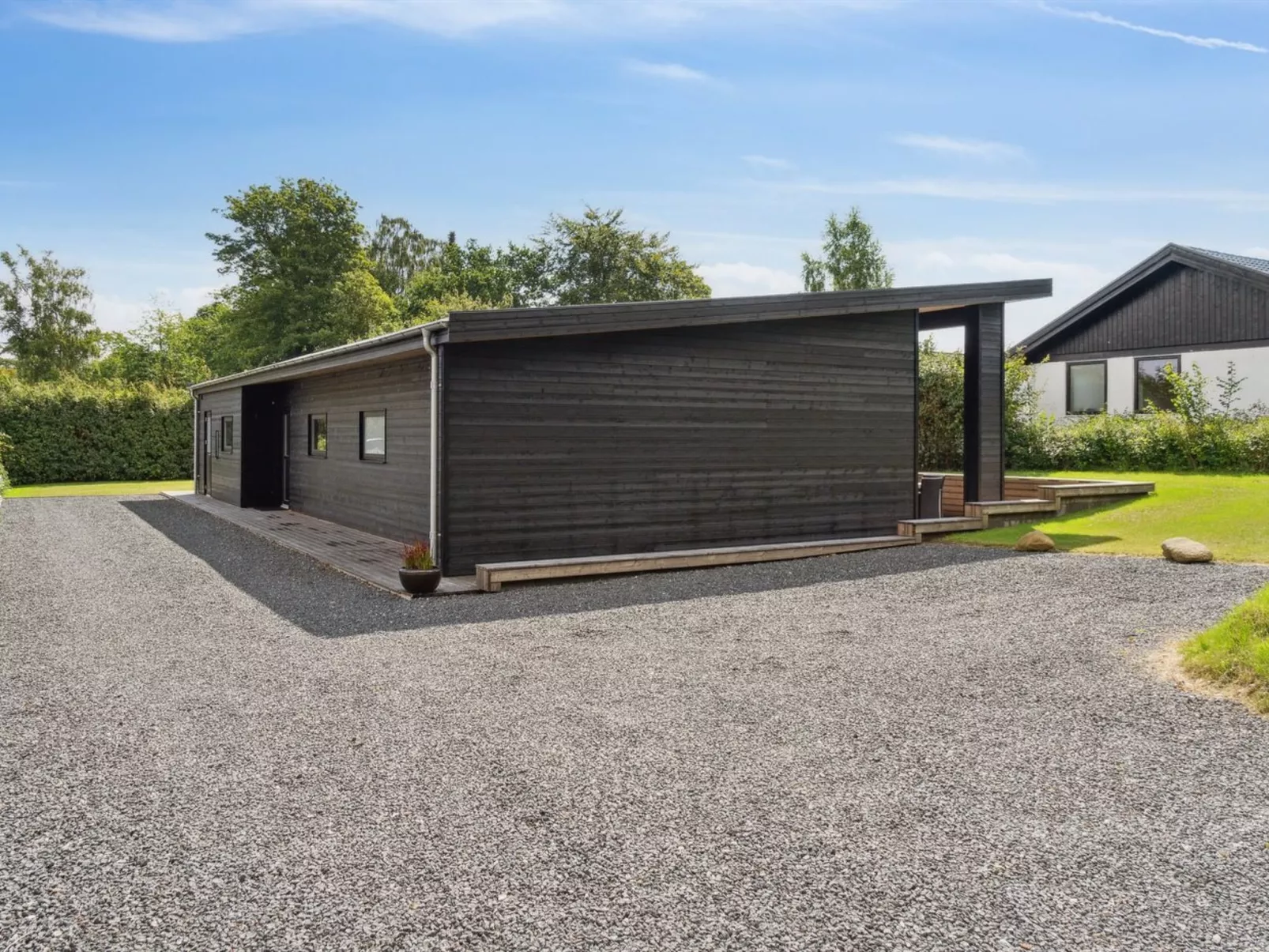 "Vesa" - 2.4km from the sea-Outside