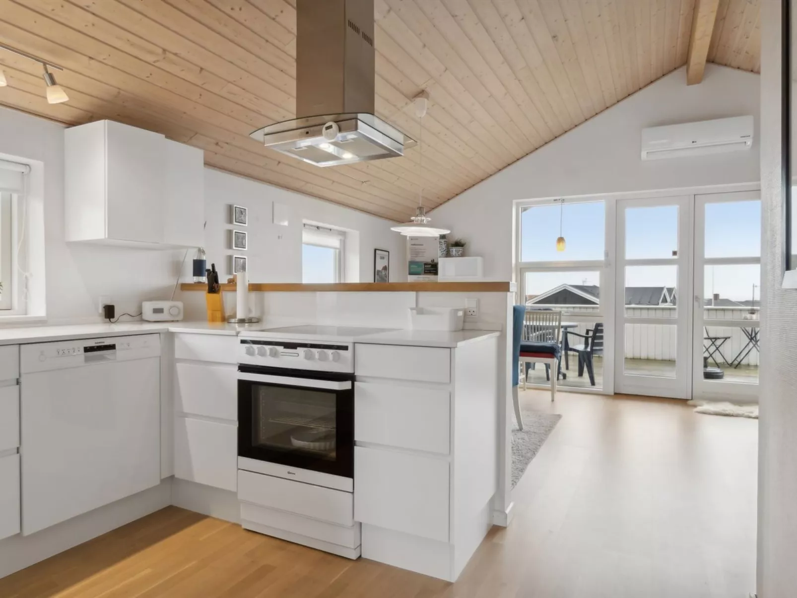 "Yvette" - 150m from the sea-Inside