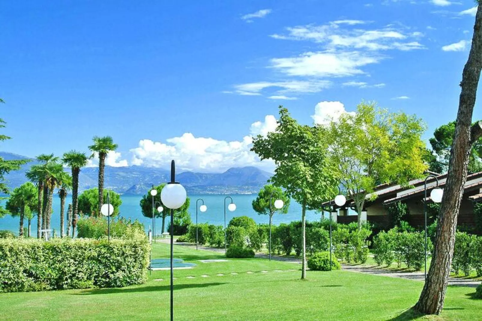 Front Lake Resort Le Corti del Lago Padenghe-APX-C2 / A2 2 paxe-Gardens summer