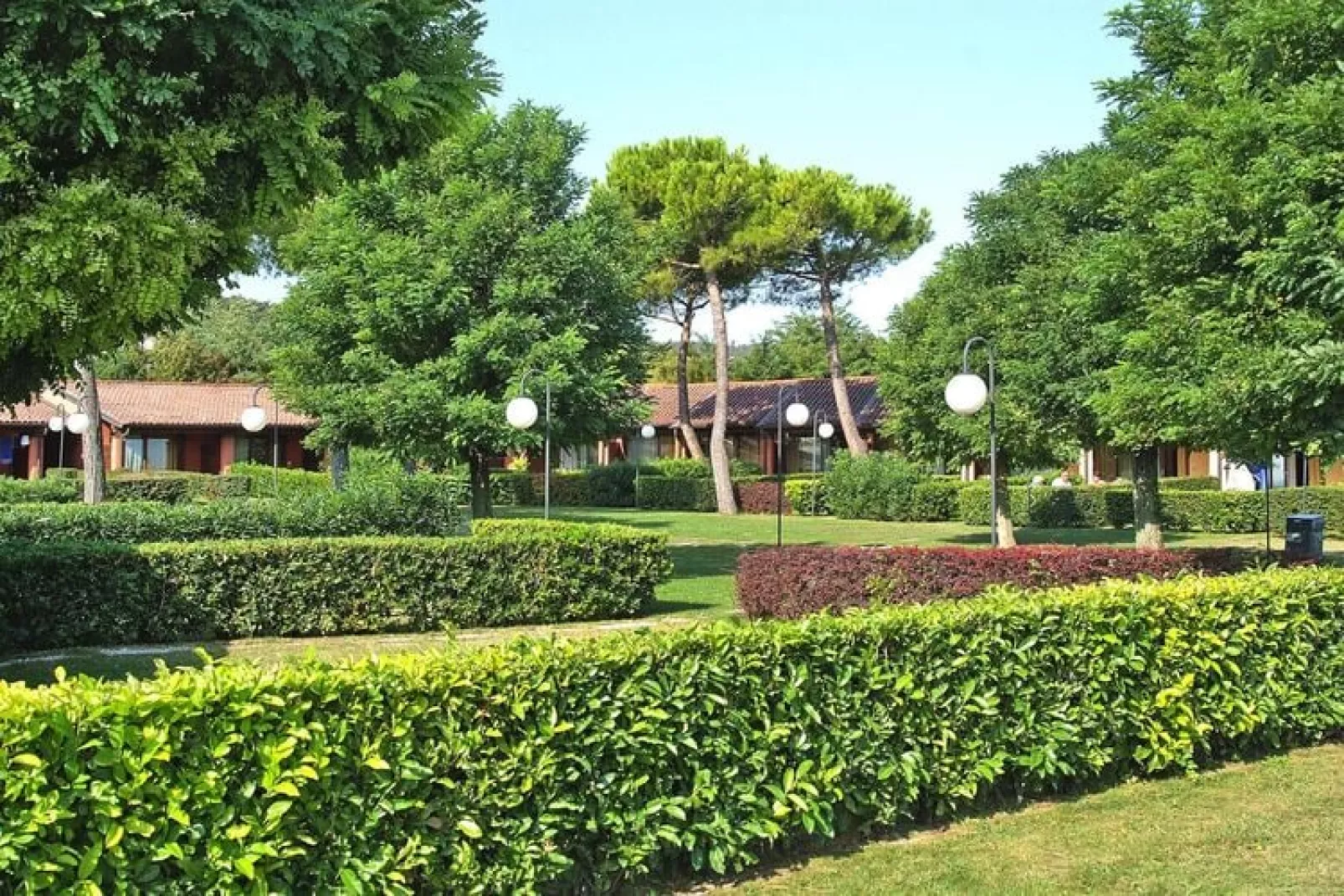 Front Lake Resort Le Corti del Lago Padenghe-APX-C3 / A2 3 paxe-Gardens summer
