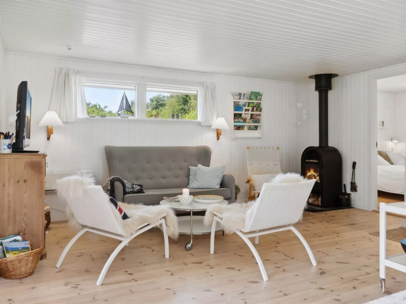 "Hollie" - 550m from the sea-Inside