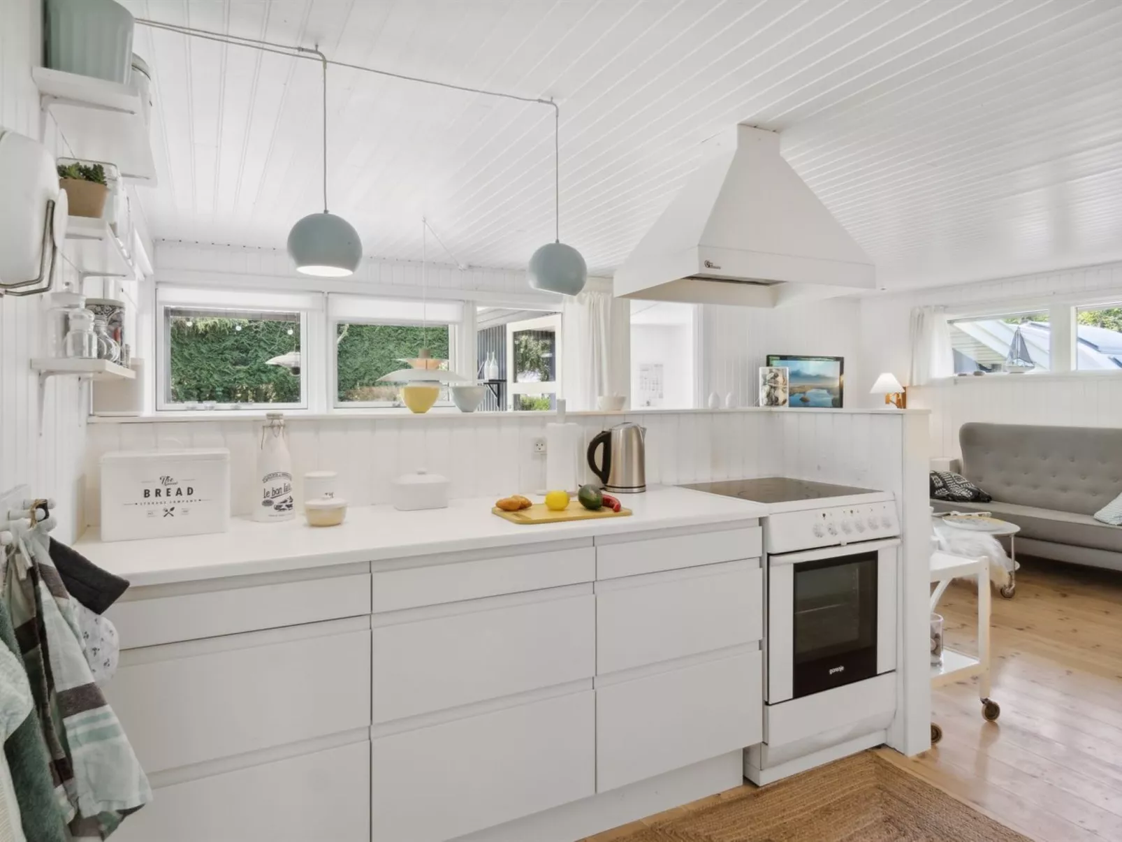 "Hollie" - 550m from the sea-Inside