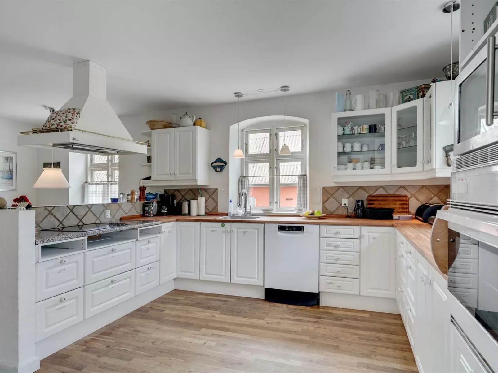 "Elisabetha" - 16km from the sea-Inside