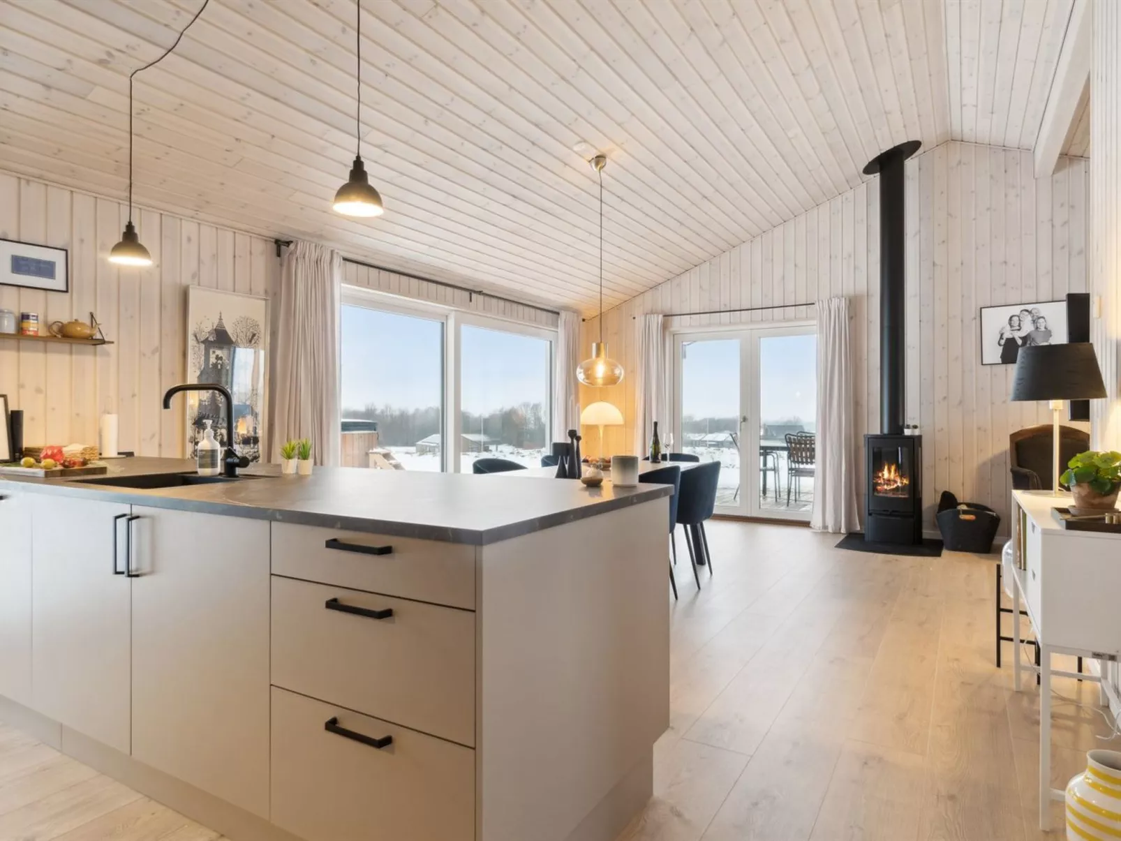 "Ferdine" - 1.5km from the sea