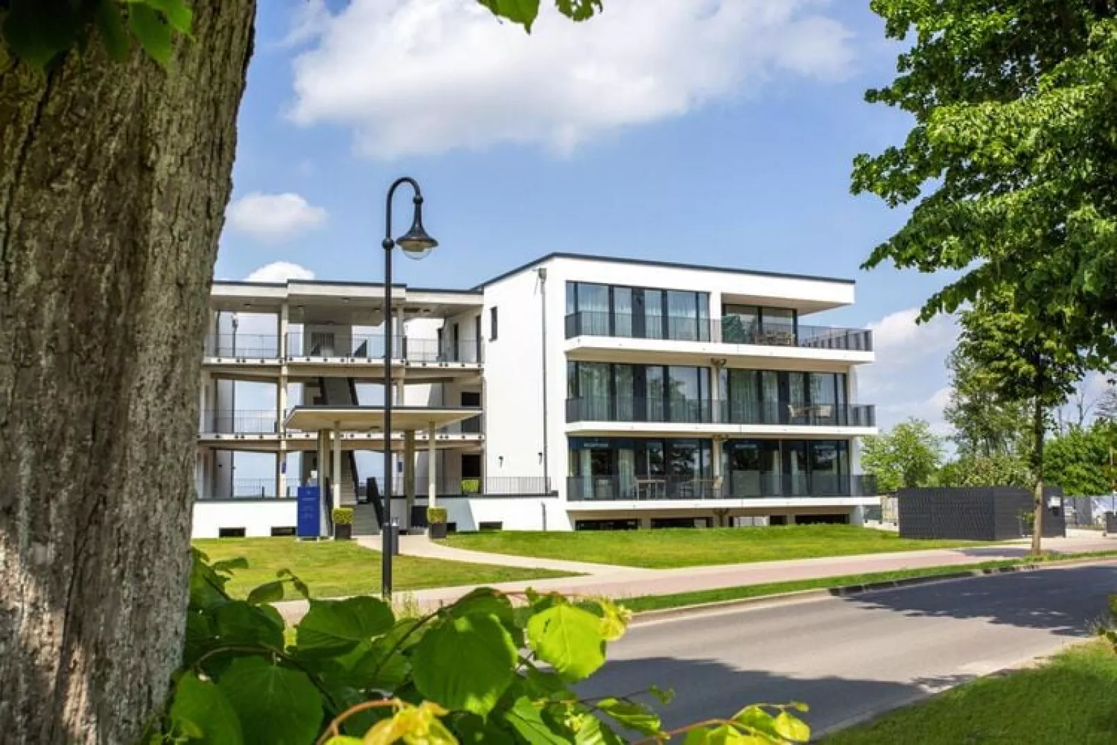 Apartments im MAREMÜRITZ Yachthafen Resort & Spa / Aurora Müritzblick 2 Personen-Exterior summer
