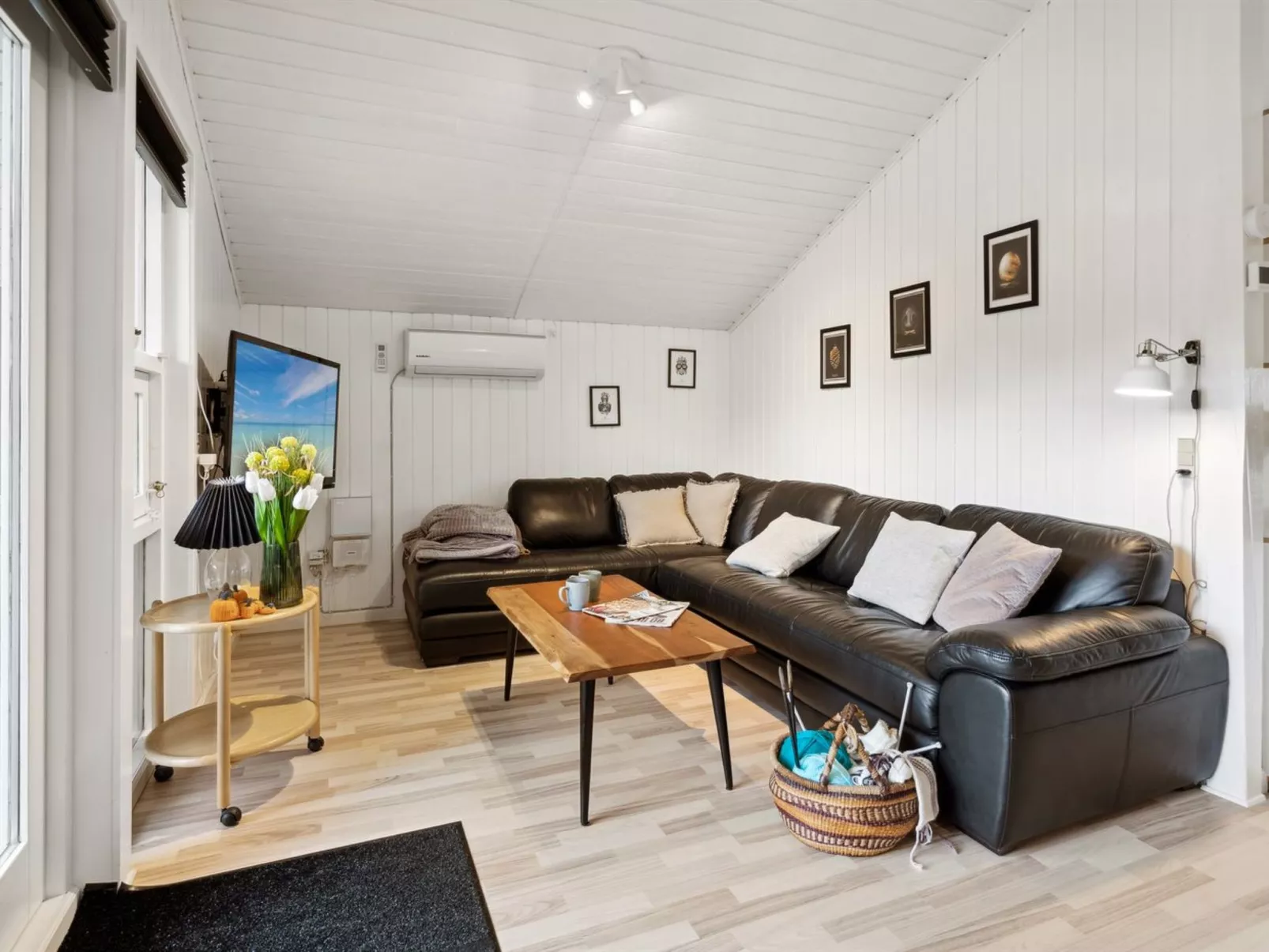 "Brynhild" - 30km from the sea-Inside