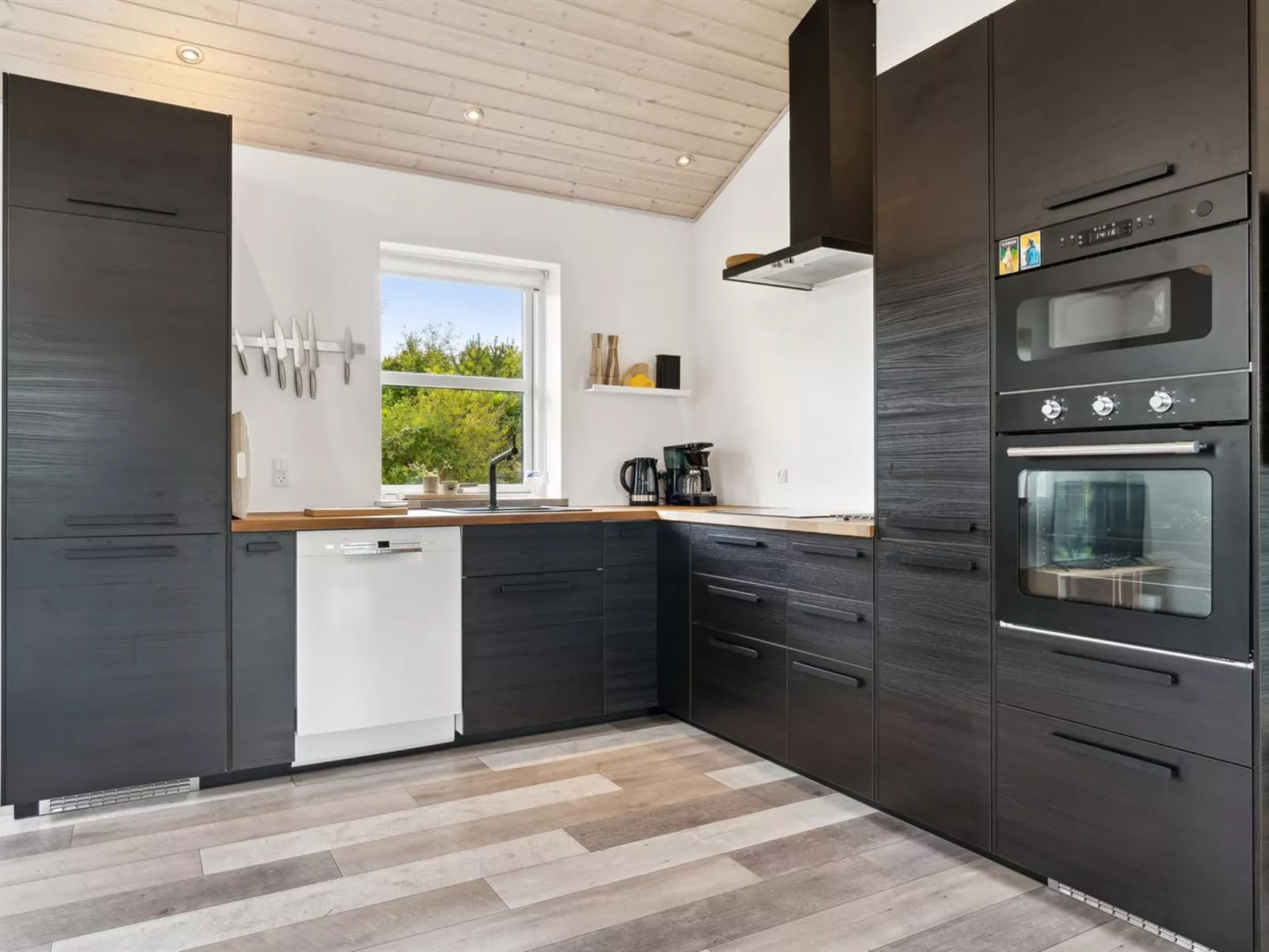 "Idda" - 350m from the sea-Inside