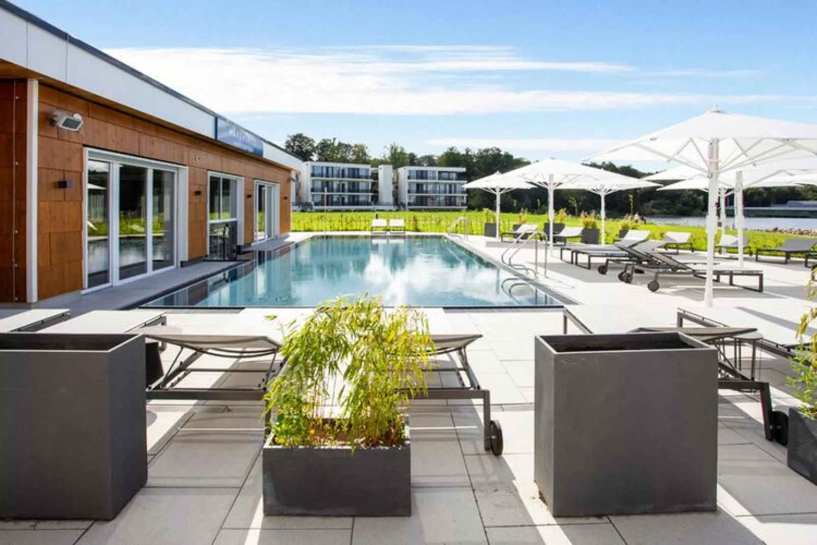 Apartments im MAREMÜRITZ Yachthafen Resort & Spa / Aurora Müritzblick 2 Personen-Pool