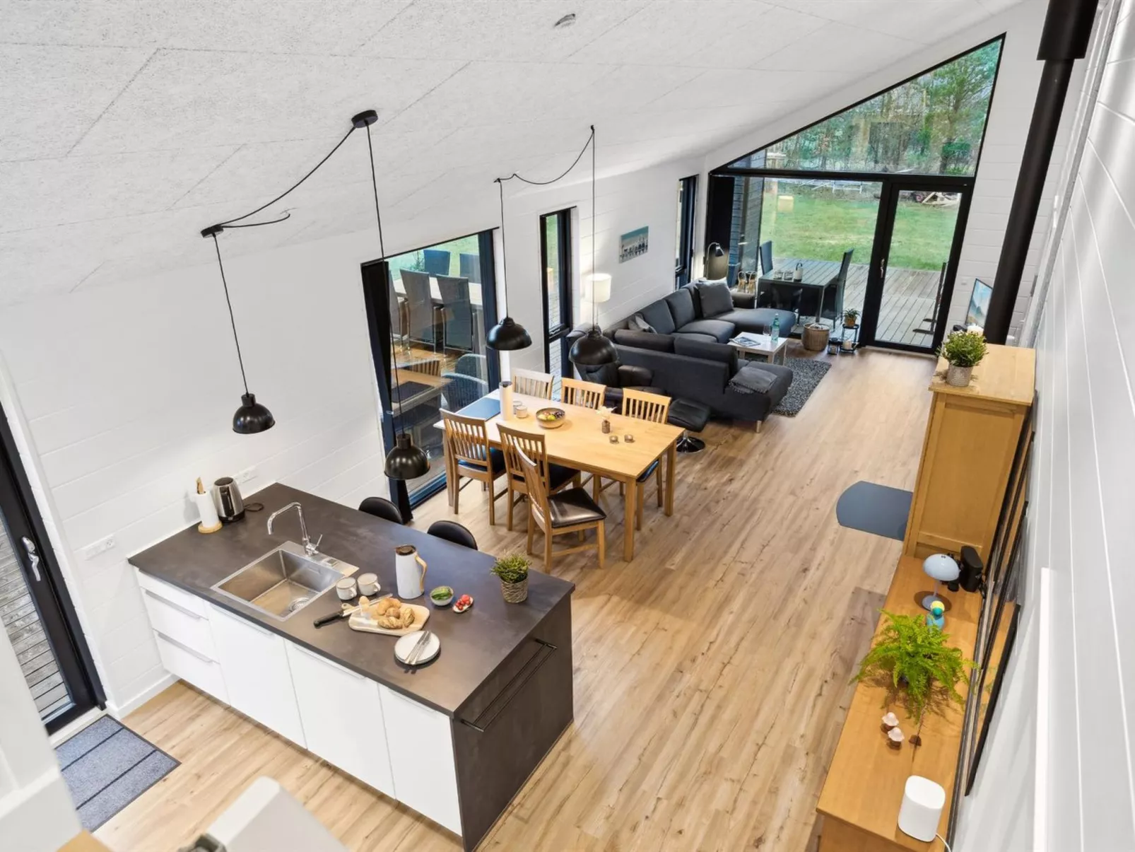 "Skakke" - 900m from the sea-Drinnen