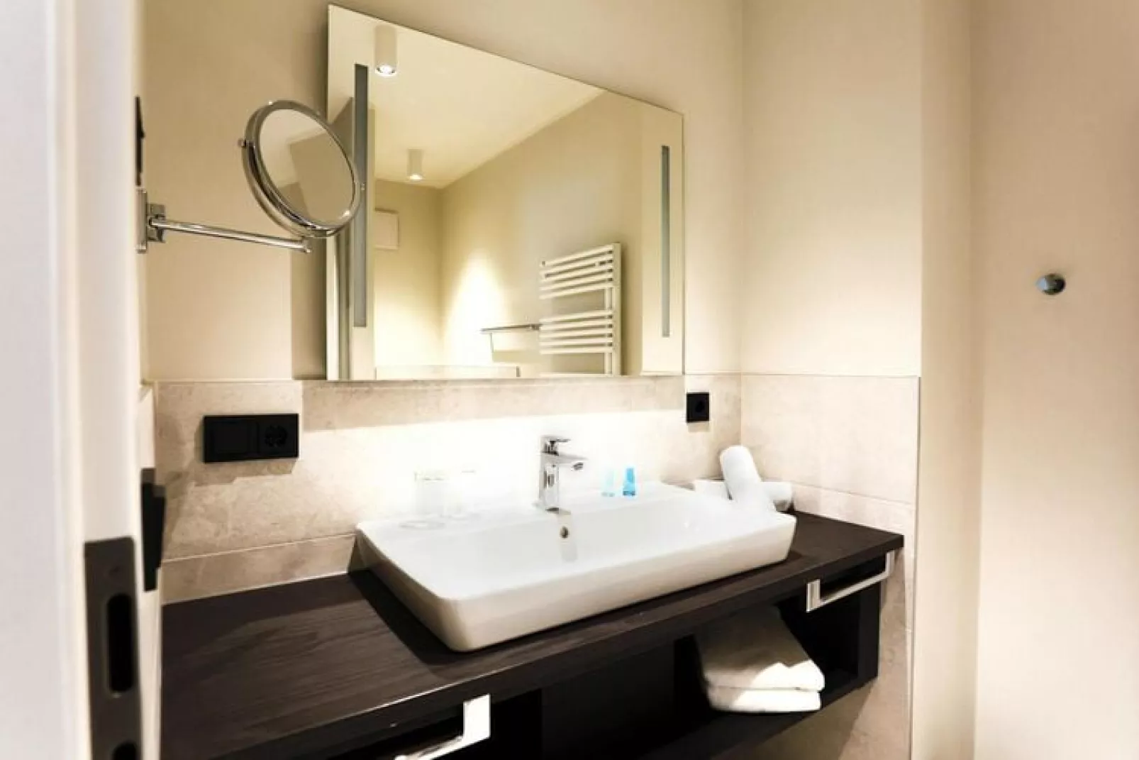 Apartments im MAREMÜRITZ Yachthafen Resort & Spa / Aurora Müritzblick 2 Personen-Bathroom