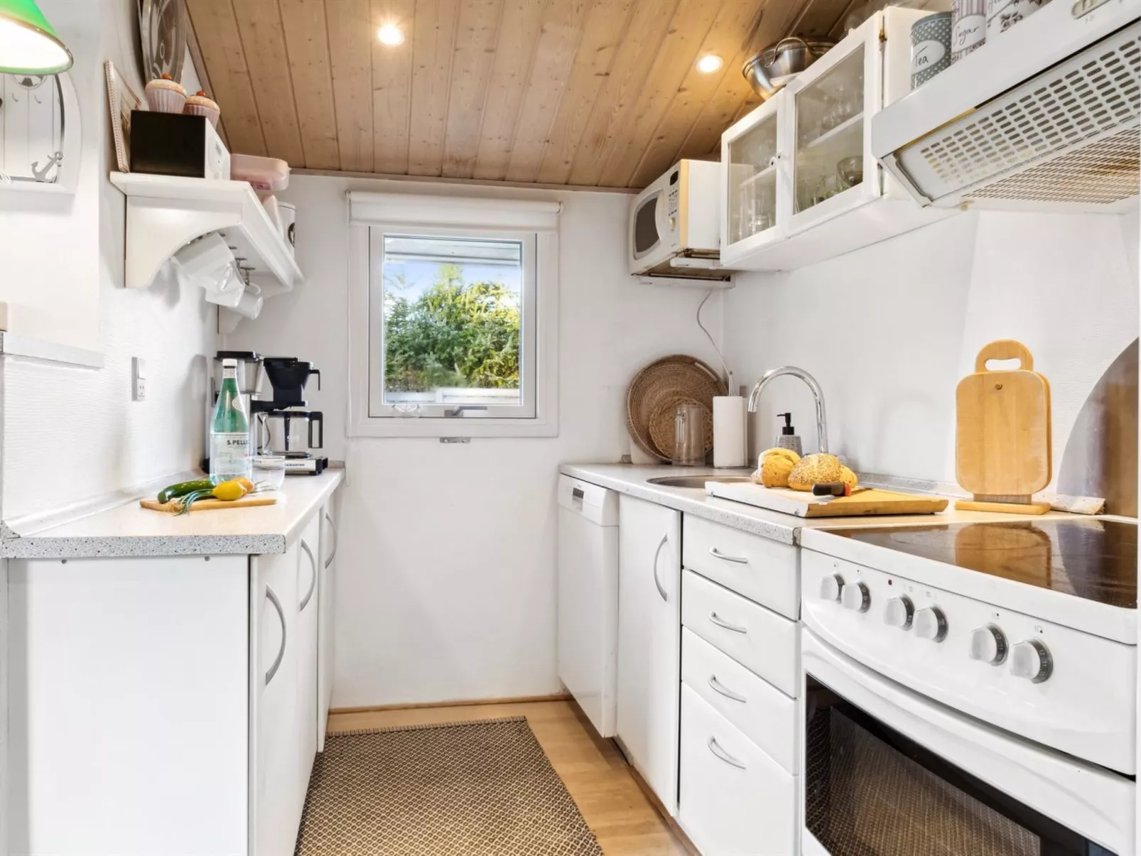 "Spurv" - 750m from the sea-Inside