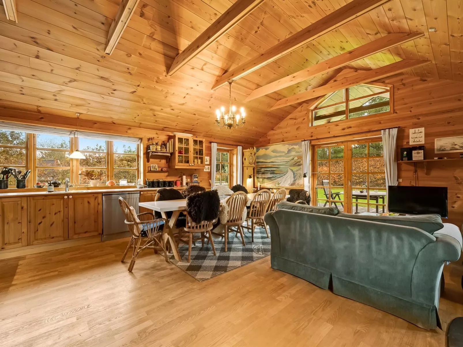 "Aleth" - 2.5km from the sea-Inside