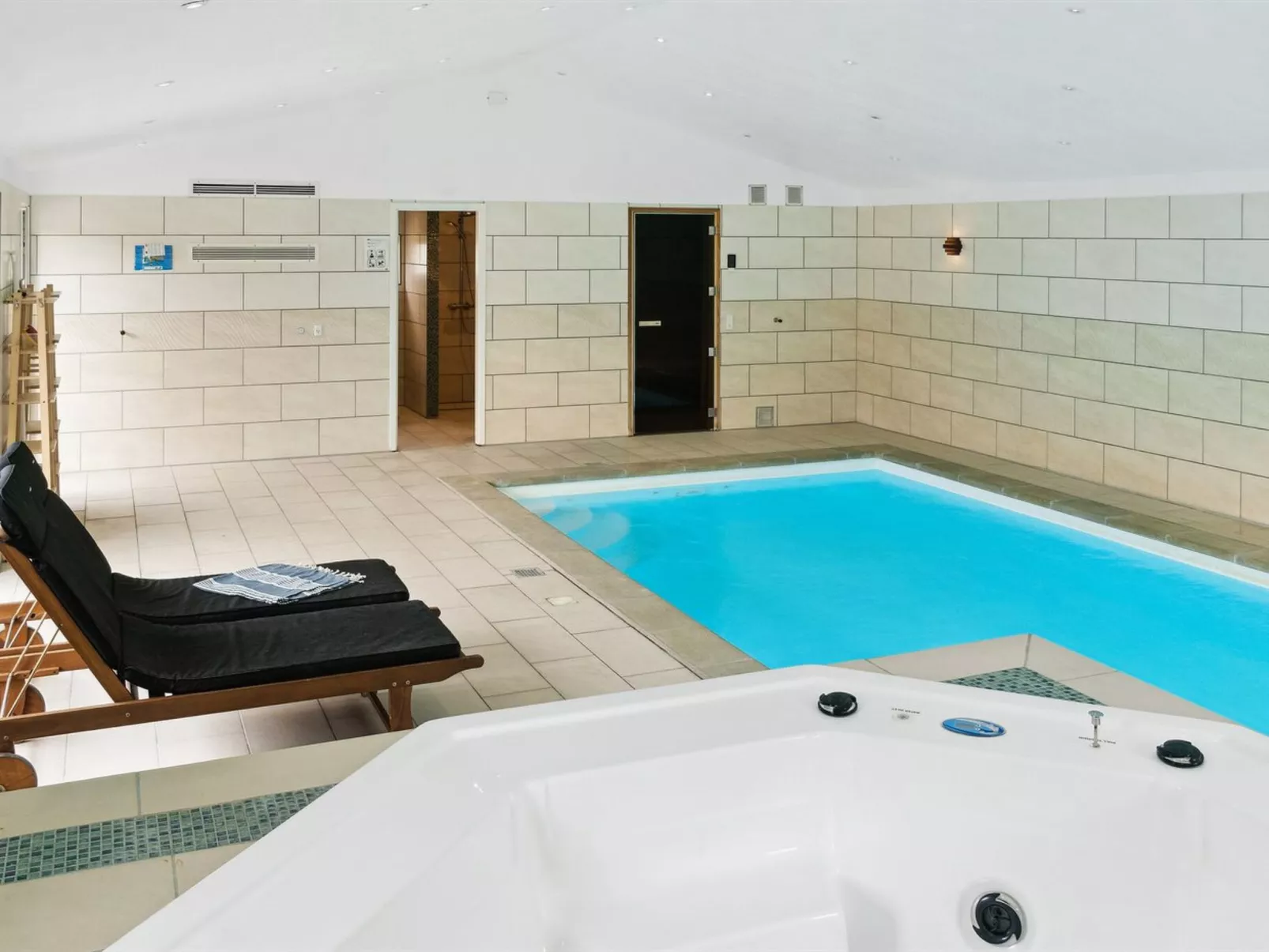 "Ronia" - 900m from the sea-Inside