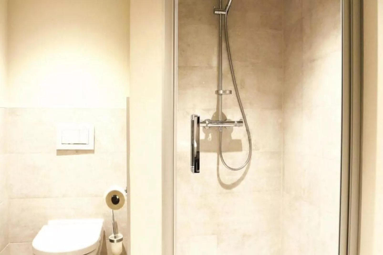 Apartments im MAREMÜRITZ Yachthafen Resort & Spa / Aurora Landseite 2 Personen-Bathroom
