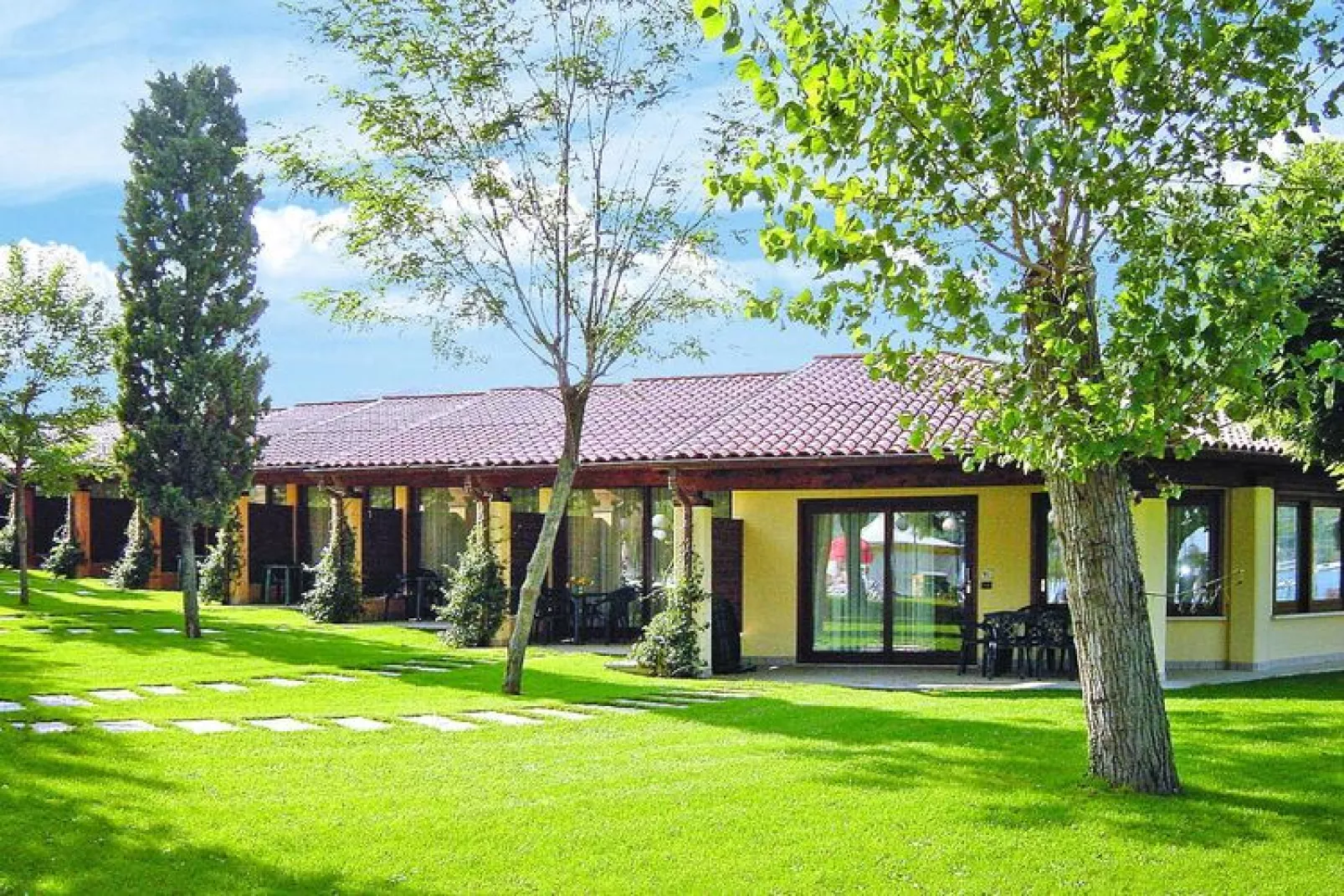 Front Lake Resort Le Corti del Lago Padenghe-APX-G4 / A3 4 Paxe-Exterior summer