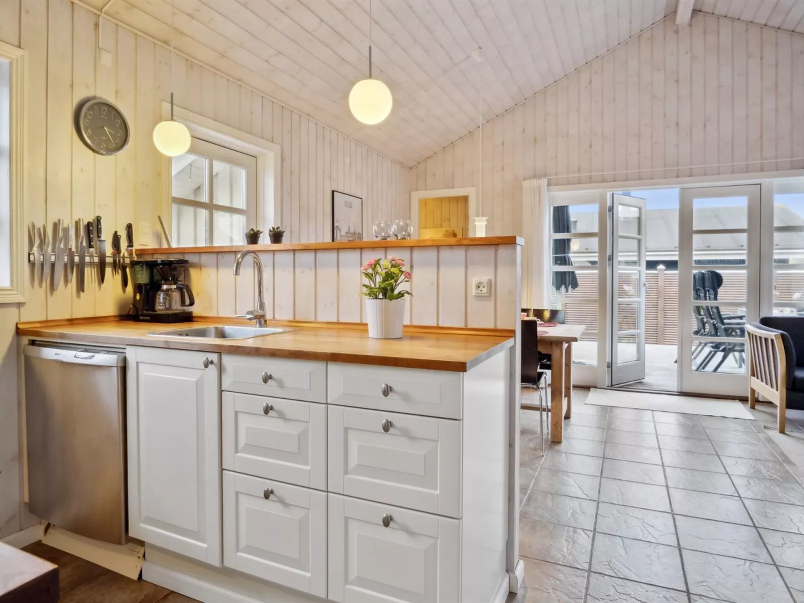 "Madita" - 150m from the sea-Inside