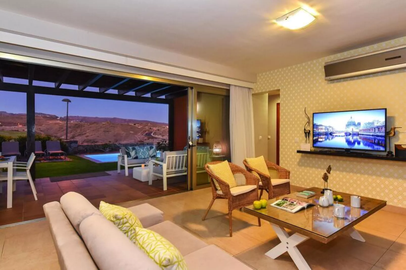 Par 4 Villa 21-Living room