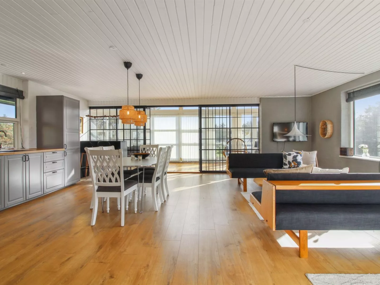 "Skyler" - 400m from the sea-Inside