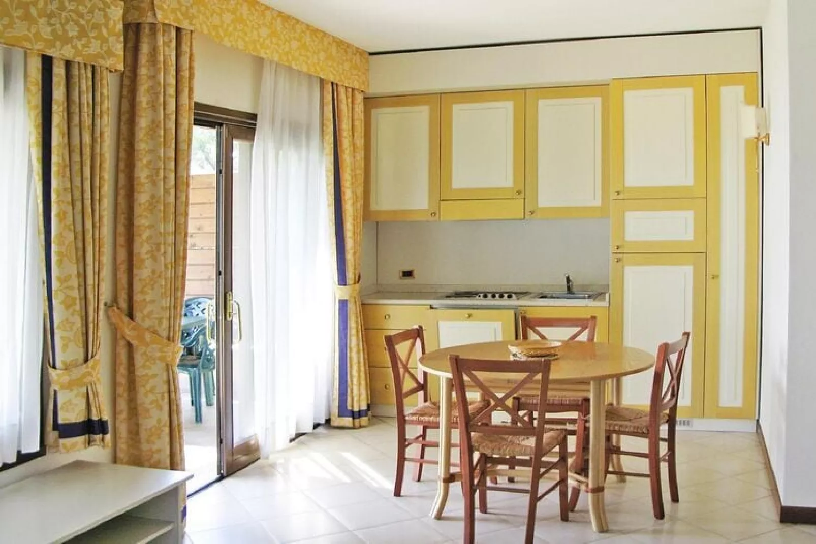 Front Lake Resort Le Corti del Lago Padenghe-APX-G4 / A3 4 Paxe-Living room