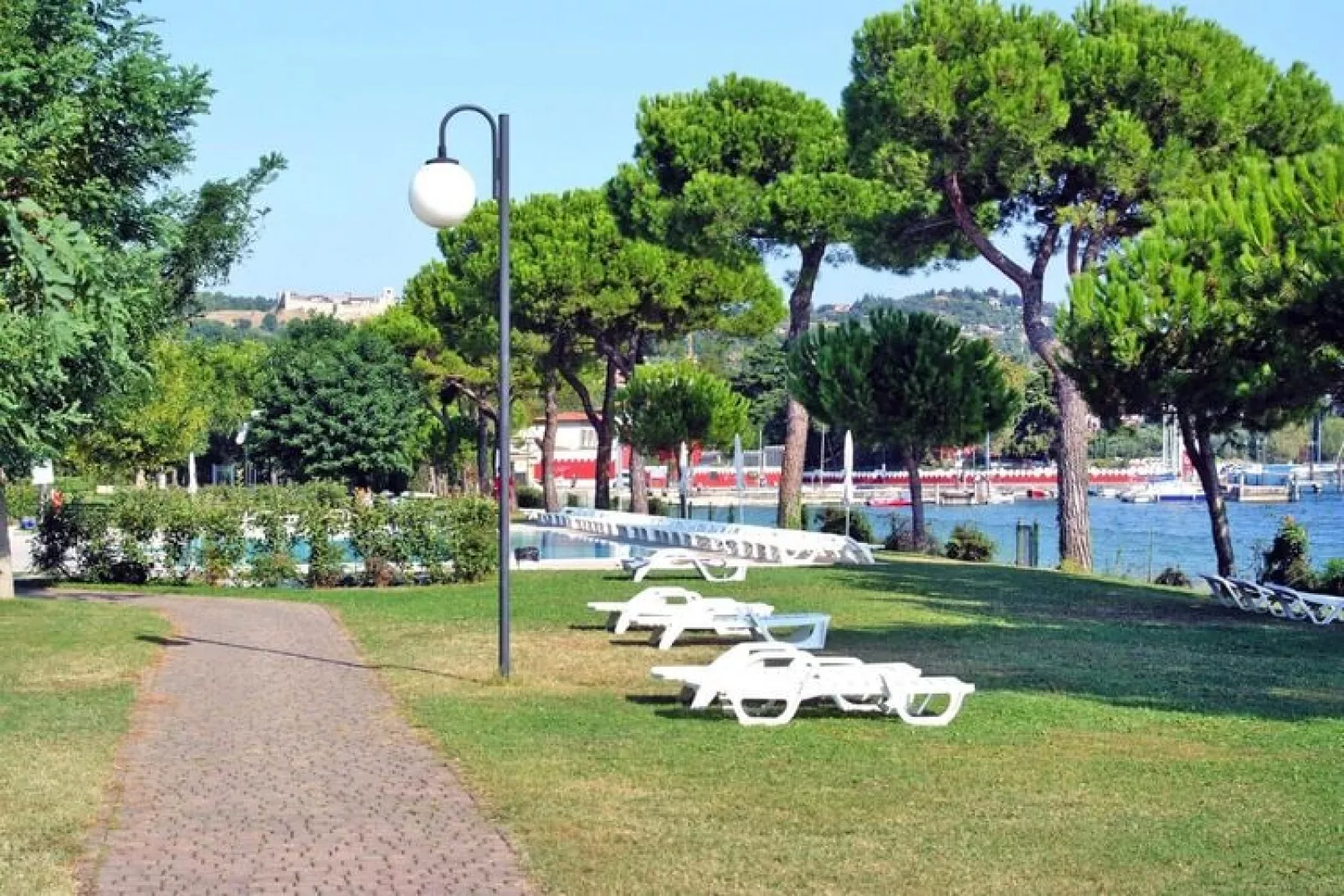 Front Lake Resort Le Corti del Lago Padenghe-APX-G4 / A3 4 Paxe-Gardens summer