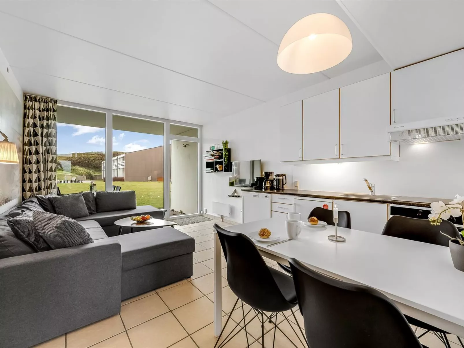 "Ellyn" - 250m from the sea-Inside