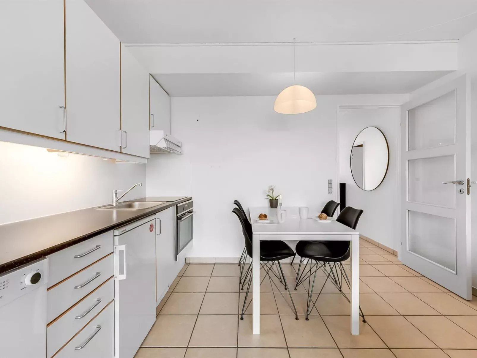 "Ellyn" - 250m from the sea-Inside