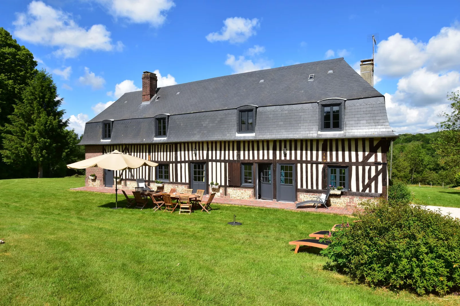 Grand Gîte-Exterior summer
